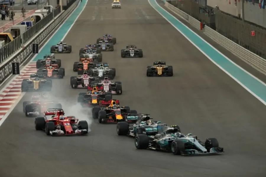 F1 GP Abu Dhabi 2017, Vince Bottas davanti ad Hamilton